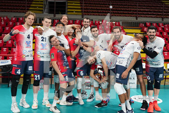 2021-02-06 - vero volley Monza rejoices for the victory of the match - SIR SAFETY CONAD PERUGIA VS VERO VOLLEY MONZA - SUPERLEAGUE SERIE A - VOLLEYBALL