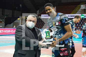 2021-03-10 - wilfredo leon venero (n.9 hitter spiker sir safety conad perugia) awarded as the best player in January - PLAYOFF - SIR SAFETY CONAD PERUGIA VS ALLIANZ MILANO - SUPERLEAGUE SERIE A - VOLLEYBALL