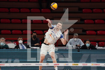 2021-03-10 - jean patry (n.09 opposite spicker power volley milano) serve - PLAYOFF - SIR SAFETY CONAD PERUGIA VS ALLIANZ MILANO - SUPERLEAGUE SERIE A - VOLLEYBALL