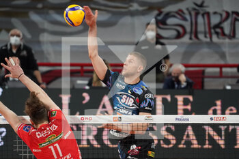 2021-04-14 - ter horst thijs (n.5 hitter spicker sir safety conad perugia) schiaccia - GARA 1 FINALE PLAY OFF - SIR SAFETY CONAD PERUGIA VS CUCINE LUBE CIVITANOVA - SUPERLEAGUE SERIE A - VOLLEYBALL