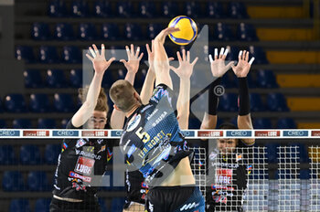 2021-04-18 - Attacco di Thijs Ter Horst 5# (Sir Safety Conad Perugia) - GARA 2 FINALE PLAY OFF - CUCINE LUBE CIVITANOVA VS SIR SAFETY CONAD PERUGIA - SUPERLEAGUE SERIE A - VOLLEYBALL