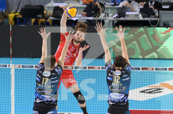 2021-04-24 - Attacco di Kamil Rychlicki #11 (Cucine Lube Civitanova) - GARA 4 FINALE PLAY OFF - CUCINE LUBE CIVITANOVA VS SIR SAFETY CONAD PERUGIA - SUPERLEAGUE SERIE A - VOLLEYBALL