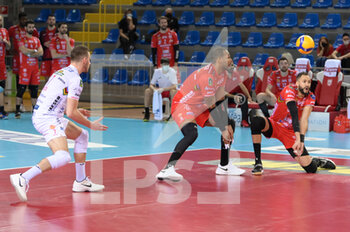 2021-04-24 - Bagher di Osmany Juantorena #5 (Cucine Lube Civitanova)  - GARA 4 FINALE PLAY OFF - CUCINE LUBE CIVITANOVA VS SIR SAFETY CONAD PERUGIA - SUPERLEAGUE SERIE A - VOLLEYBALL