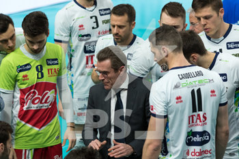 2019-03-19 - Angelo Lorenzetti e la Trentino Itas durante uun time-out - TRENTINO ITAS - GALATASARAY ISTANBUL - CEV CUP - VOLLEYBALL
