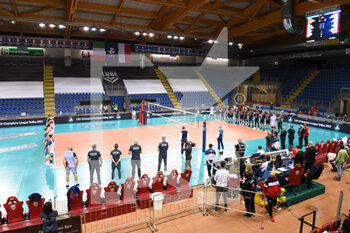2021-02-24 - Teams lined up on the volleyball court - CUCINE LUBE CIVITANOVA VS GRUPA AZOTY KEDZIERZYNYN KOZLE - CHAMPIONS LEAGUE MEN - VOLLEYBALL
