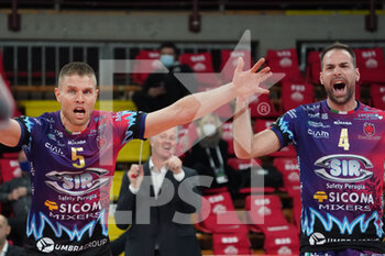 2021-03-24 - ter horst thijs (n.5 hitter spicker sir safety conad perugia) travica dragan (n.04 setter sir safety conad perugia) esultano - SIR SICOMA MONINI PERUGIA VS ITAS TRENTINO - CHAMPIONS LEAGUE MEN - VOLLEYBALL