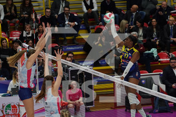 2020-02-01 - Schiacciata di Miriam Sylla, 17 (Imoco Volley Conegliano) - SEMIFINALI - IMOCO VOLLEY CONEGLIANO VS SAVINO DEL BENE SCANDICCI - WOMEN ITALIAN CUP - VOLLEYBALL